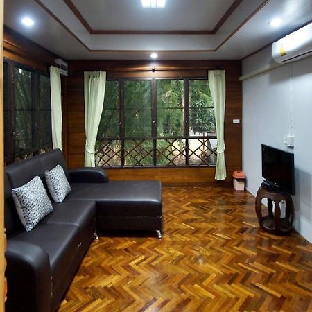 เรือนสารภี Apartment Phrae Exterior foto